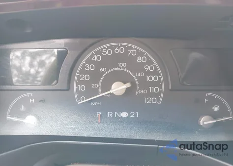 2005 Lincoln Town Car Signature z USA, uszkodzony, nr VIN 1LNHM81W75Y606604